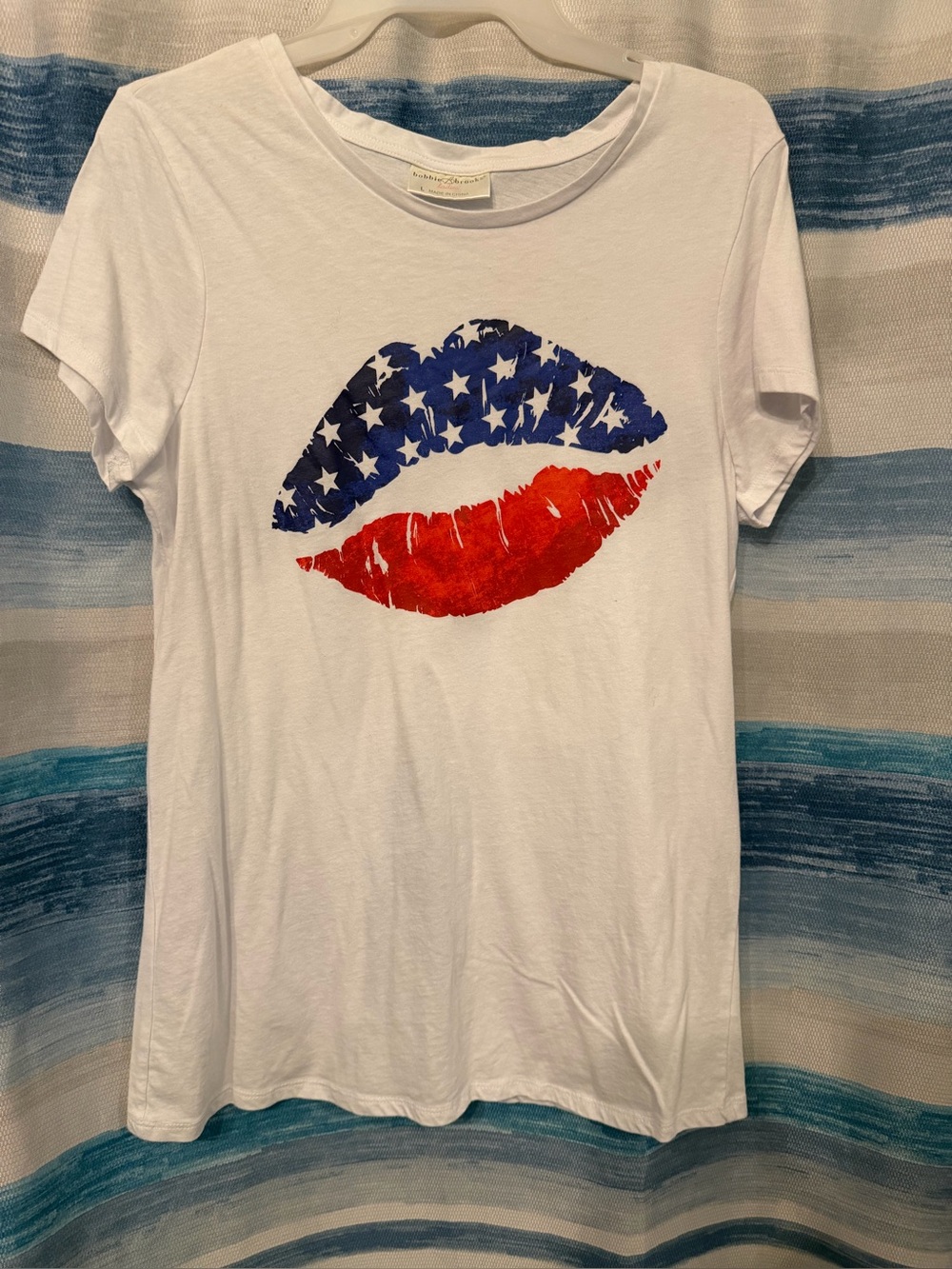 White Graphic Lip Print Tee in Red & Blue - Women's Casual Top